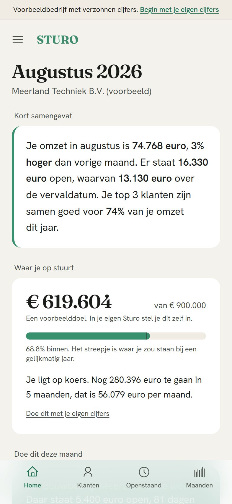 Sturo op een telefoon: de samenvatting van augustus met de omzet, het omzetdoel en de actie van deze maand.
